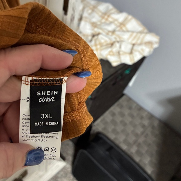 SHEIN Rust Ribbed V-Neck Crop Top - Picture 2 of 3